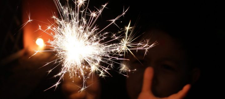 sparkler-1783630_1920-1140x500